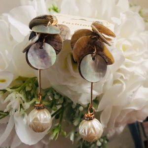 🌷NWOT Dangling earrings